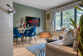 Stunning1-BR Chic City Apt, Southampton Ocean Village, Sleeps 4 - by Blue Puffin Stays